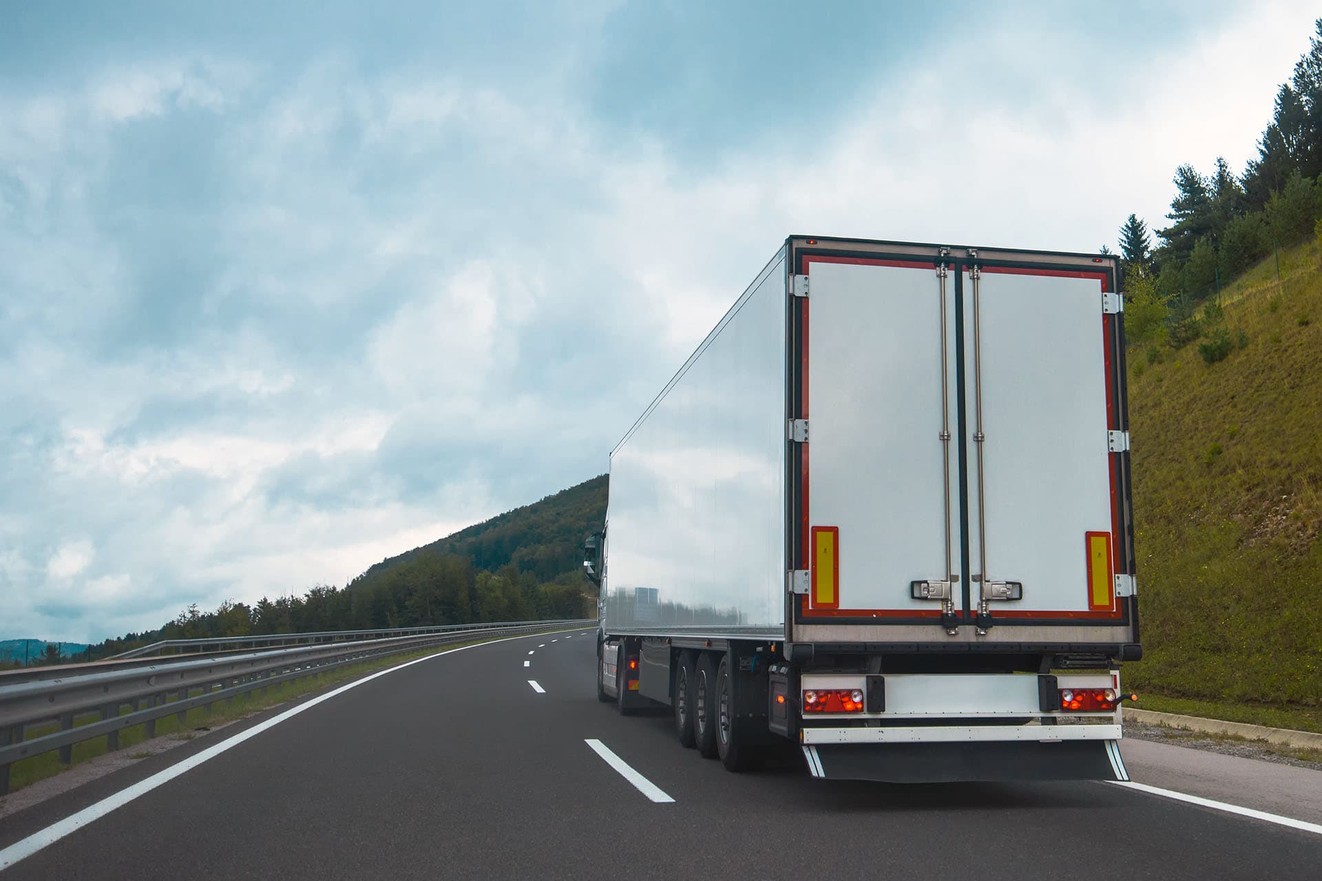 transportation-hero-truck-trailer